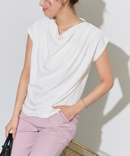 Pierrot(ピエロ)の「接触冷感ドレープフレンチスリーブTシャツ(Tシャツ/カットソー・レディース・ネイビー/ブラック/ライトブルー/オフホワイト/ライトグレー・M/L/LL)」の12枚目の写真