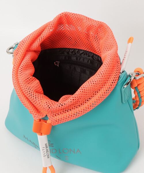 MARK & LONA(マークアンドロナ)の「VIta Sling Bag(ショルダーバッグ・レディース・ホワイト/ブラック/エメラルドブルー・FREE)」の15枚目の写真