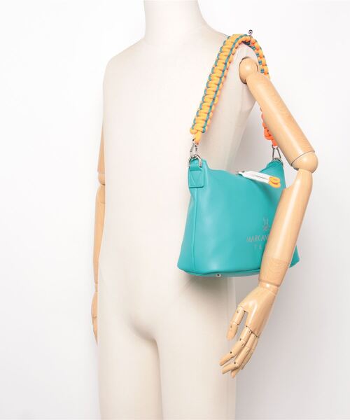 MARK & LONA(マークアンドロナ)の「VIta Sling Bag(ショルダーバッグ・レディース・ホワイト/ブラック/エメラルドブルー・FREE)」の16枚目の写真