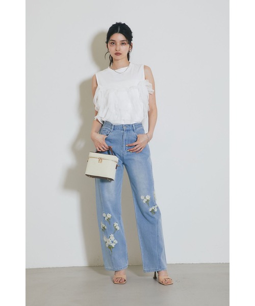 &. NOSTALGIA（アンドドットノスタルジア）の「フラワー刺繍デニムパンツ（その他パンツ・レディース・サックスブルー/インディゴブルー・S/M）」の3枚目の写真