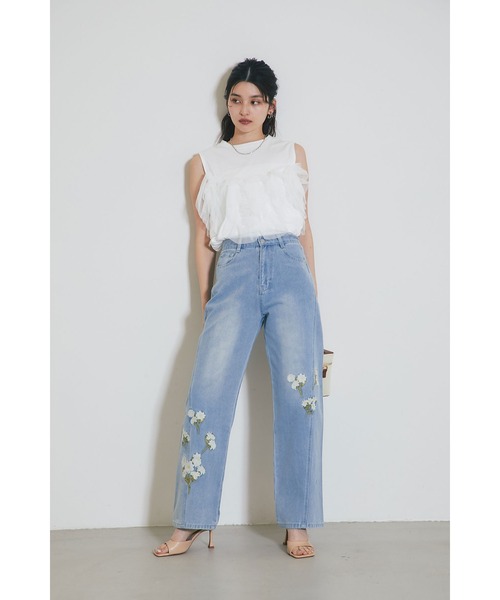 &. NOSTALGIA（アンドドットノスタルジア）の「フラワー刺繍デニムパンツ（その他パンツ・レディース・サックスブルー/インディゴブルー・S/M）」の6枚目の写真