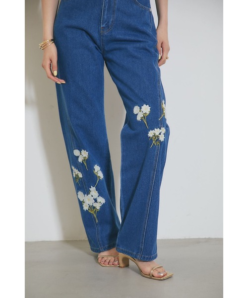 &. NOSTALGIA（アンドドットノスタルジア）の「フラワー刺繍デニムパンツ（その他パンツ・レディース・サックスブルー/インディゴブルー・S/M）」の17枚目の写真