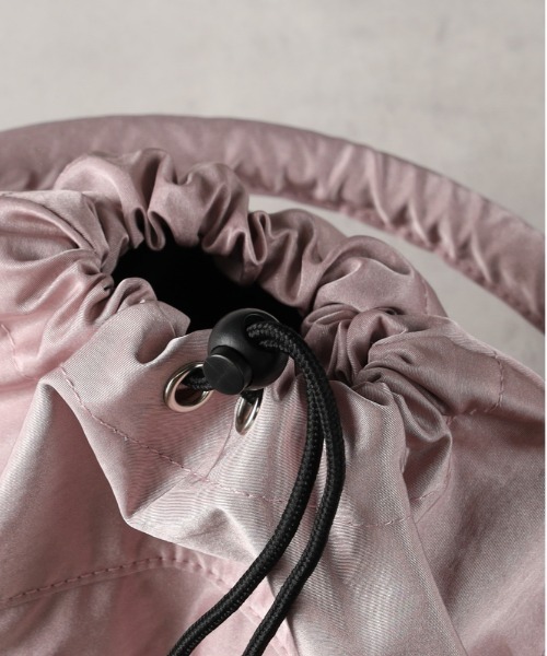 Right-on（ライトオン）の「【HONEYSUCKLE ROSE】巾着ショルダー（ショルダーバッグ・レディース・ブラック/オフホワイト/ピンク・ONE SIZE）」の10枚目の写真