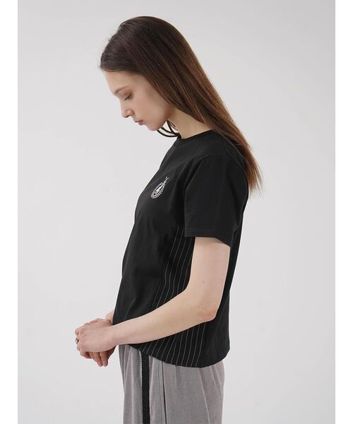 :ETHROF(イーサオブ)の「LOGO CROPPED T-SHIRT(Tシャツ/カットソー・レディース・オフホワイト/ブラック・FREE)」の3枚目の写真
