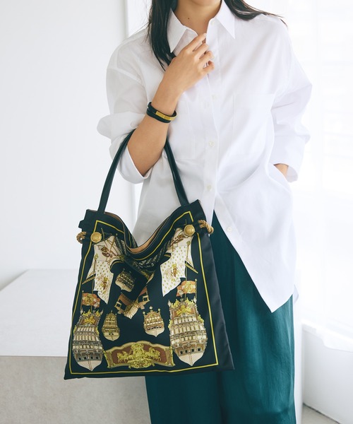 TREASURE TOPKAPI（トレジャートプカピ）の「【TREASURE TOPKAPI】マイルドサテン スカーフ柄 トートバッグ（トートバッグ・レディース・ダークブラウン/ブラック・FREE）」の16枚目の写真
