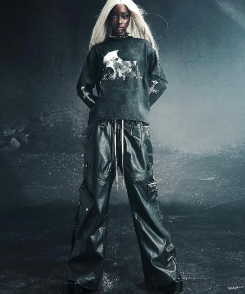 COZY WORLDWIDE（コージーワールドワイド）の「【Cozy world Wide】KNIGHT CLUB WAXED LONGSLEEVE / 【コージーワールドワイド】ムーンソードプリントウォッシュ長袖Tシャツ（Tシャツ/カットソー・メンズ・ブラック・M）」の3枚目の写真