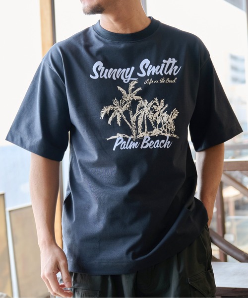 Sunny Smith(サニースミス)の「11.6ウルトラヘビーオンス Heavy SmithPalm Beach プリントTシャツ(Tシャツ/カットソー・メンズ・オフホワイト/ブラック/チャコール・LARGE/MEDIUM)」の1枚目の写真