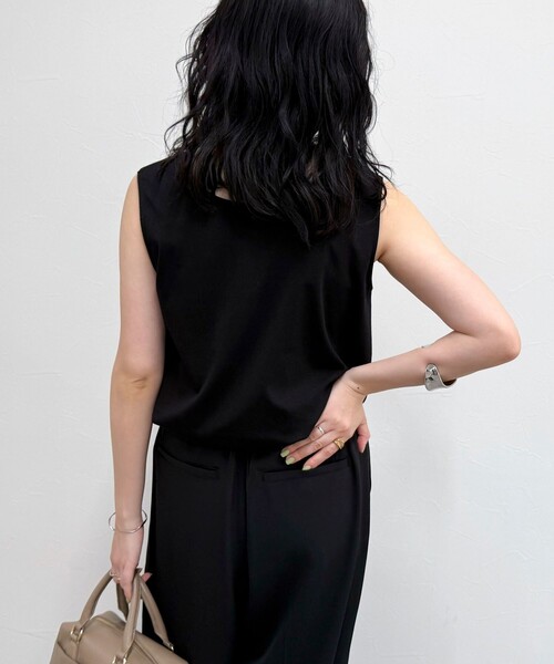 fredy emue（フレディエミュ）の「【完売カラー追加販売決定】リラックスサテンタンク（タンクトップ・レディース・ブラック/オフホワイト・38）」の4枚目の写真