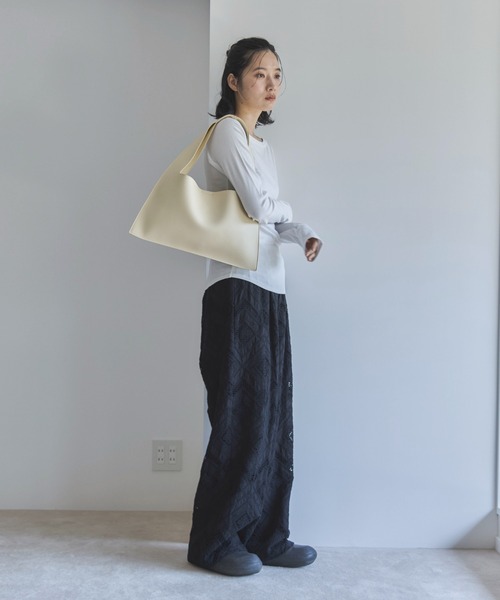 feepur(フェピュール)の「フライスボートネックロンTee(Tシャツ/カットソー・レディース・オートミール/ブラック/クリーム/オフホワイト・MEDIUM)」の7枚目の写真