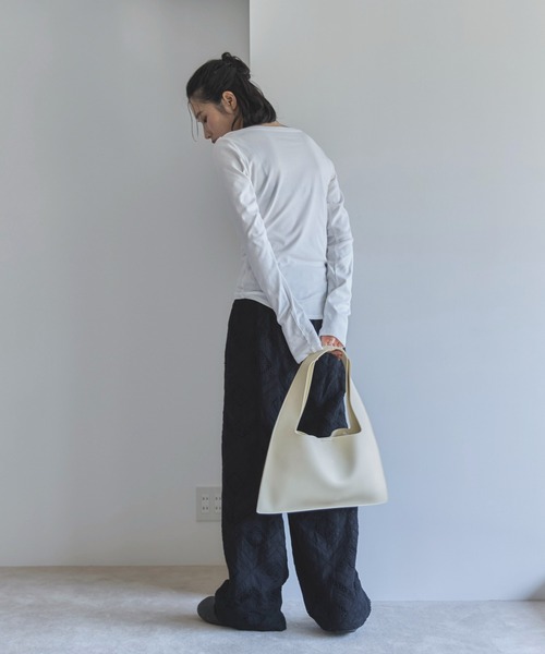 feepur(フェピュール)の「フライスボートネックロンTee(Tシャツ/カットソー・レディース・オートミール/ブラック/クリーム/オフホワイト・MEDIUM)」の8枚目の写真