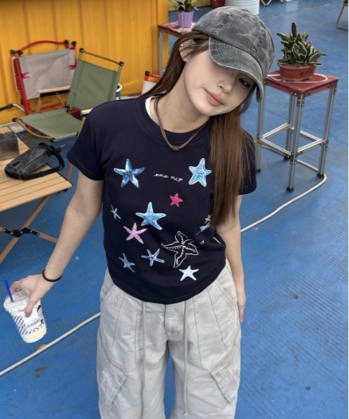 gossip!ロサンゼルス(ゴシップロサンゼルス)の「Y2K シースタープリント クルーネック T シャツ(Tシャツ/カットソー・レディース・ネイビー/ホワイト/ブラック・FREE)」の1枚目の写真