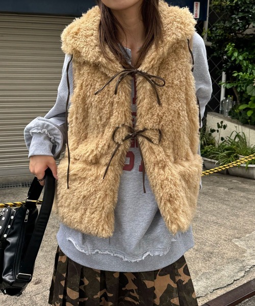 CIAOPANIC（チャオパニック）の「フード付きリボンファーベスト（ベスト・レディース・チャコールグレー/ベージュ/モカ/アイボリー・ONE SIZE）」の18枚目の写真