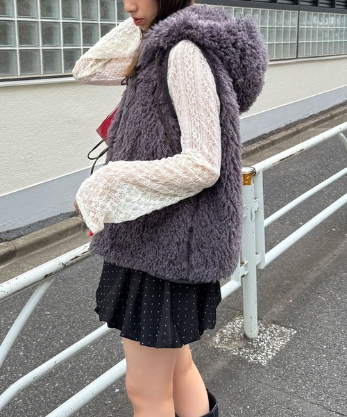 CIAOPANIC（チャオパニック）の「フード付きリボンファーベスト（ベスト・レディース・チャコールグレー/ベージュ/モカ/アイボリー・ONE SIZE）」の6枚目の写真