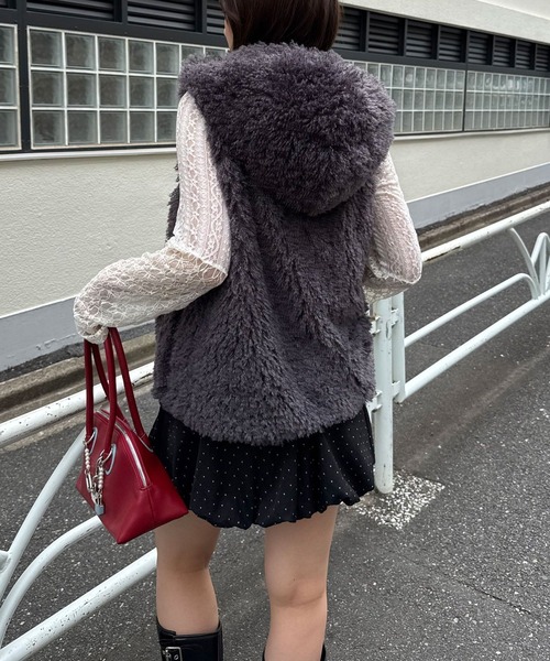 CIAOPANIC（チャオパニック）の「フード付きリボンファーベスト（ベスト・レディース・チャコールグレー/ベージュ/モカ/アイボリー・ONE SIZE）」の7枚目の写真