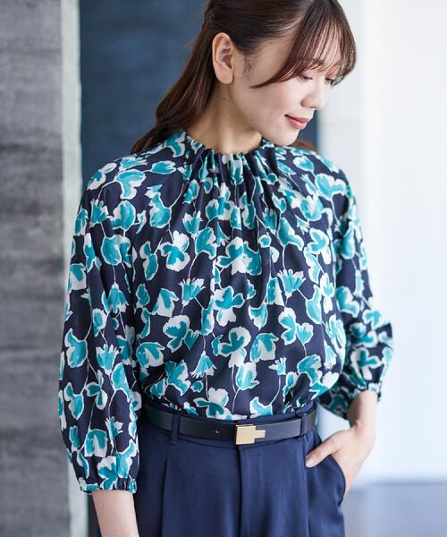 Reflect（リフレクト）の「【ジャケットのインナーにおすすめ◎】花柄タックデザインブブラウス（シャツ/ブラウス・レディース・ブラウン系その他2/ベージュ系その他3/ネイビー系・05/07/09/11/13/15 /17）」の7枚目の写真