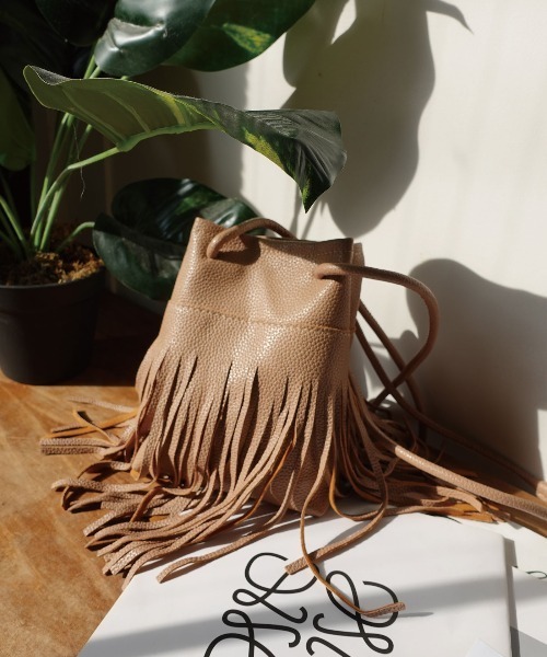 CORNERS(コーナーズ)の「フェイクレザーフリンジショルダーバッグ(ショルダーバッグ・レディース・ブラック/ブラウン/ベージュ・FREE)」の3枚目の写真