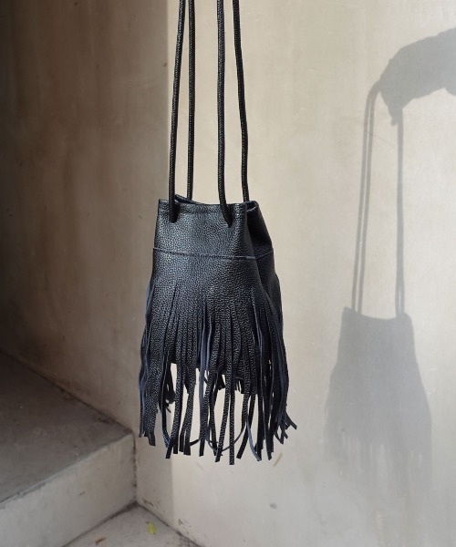 CORNERS(コーナーズ)の「フェイクレザーフリンジショルダーバッグ(ショルダーバッグ・レディース・ブラック/ブラウン/ベージュ・FREE)」の1枚目の写真