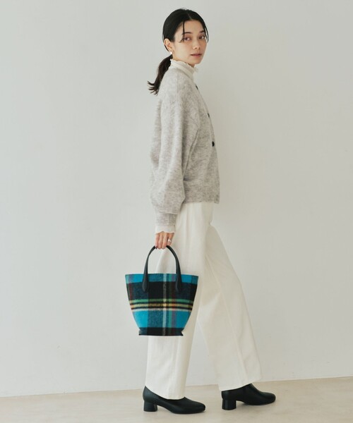 green label relaxing(グリーンレーベルリラクシング)の「アルパカブレンド クルーネック カーディガン(カーディガン/ボレロ・レディース・レッド/ライトグレー/ライトブルー/ベージュ・FREE)」の10枚目の写真