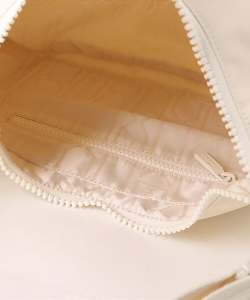 HUNTER(ハンター)の「HUNTER/ハンター ショルダーバッグ NYLON MIDI HOBO ナイロンミディアムホーボー 撥水 UBS5555KBM(ショルダーバッグ・レディース・ホワイト・FREE)」の4枚目の写真