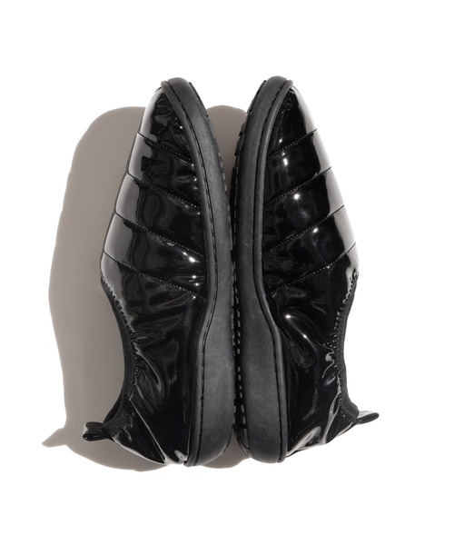 SUBU(スブ)の「【SUBU/スブ】SB041 VAMP ENAMEL / エナメル ダウンサンダル / 冬用シューズ(スリッポン・メンズ・ブラック系その他・1/2/3)」の18枚目の写真