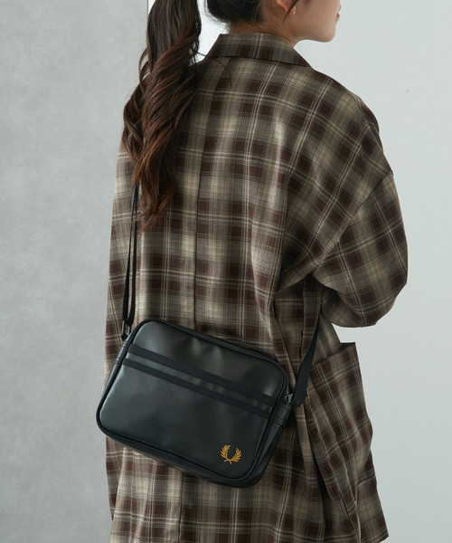FRED PERRY（フレッドペリー）の「【FRED PERRY】TONAL CLASSIC MINI SHOULDERBAG L2169（ショルダーバッグ・レディース・ブラック・FREE）」の6枚目の写真