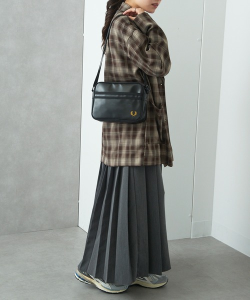 FRED PERRY（フレッドペリー）の「【FRED PERRY】TONAL CLASSIC MINI SHOULDERBAG L2169（ショルダーバッグ・レディース・ブラック・FREE）」の7枚目の写真