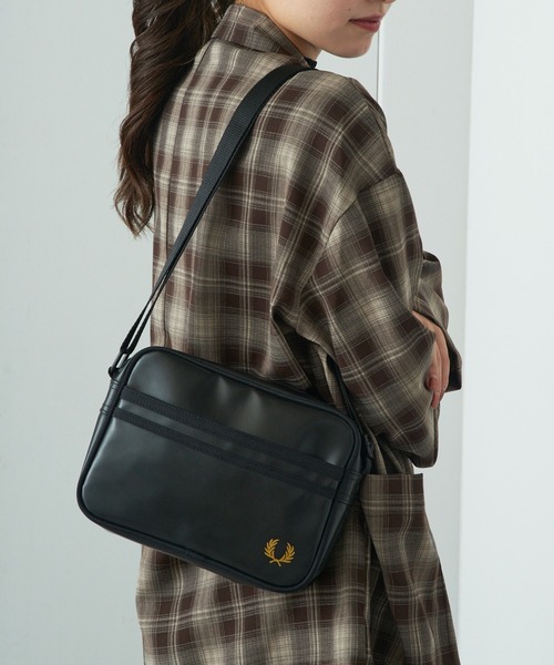 FRED PERRY（フレッドペリー）の「【FRED PERRY】TONAL CLASSIC MINI SHOULDERBAG L2169（ショルダーバッグ・レディース・ブラック・FREE）」の3枚目の写真