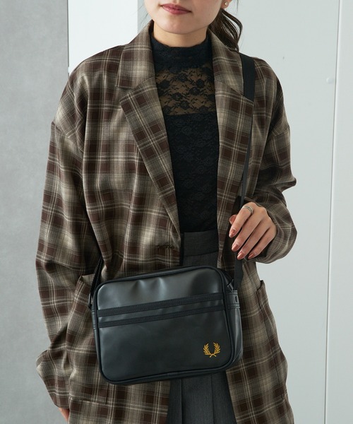 FRED PERRY（フレッドペリー）の「【FRED PERRY】TONAL CLASSIC MINI SHOULDERBAG L2169（ショルダーバッグ・レディース・ブラック・FREE）」の5枚目の写真