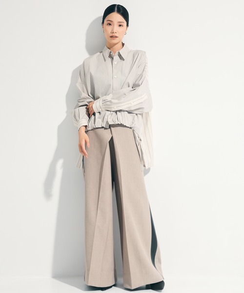 UJOH（ウジョー）の「【UJOH/ウジョー】《STUDIOUS別注》ドローコードストライプシャツ（シャツ/ブラウス・レディース・ベージュ/ライトブルー・2）」の3枚目の写真