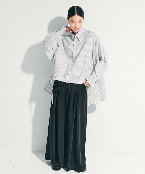 UJOH（ウジョー）の「【UJOH/ウジョー】《STUDIOUS別注》ドローコードストライプシャツ（シャツ/ブラウス・レディース・ベージュ/ライトブルー・2）」の22枚目の写真