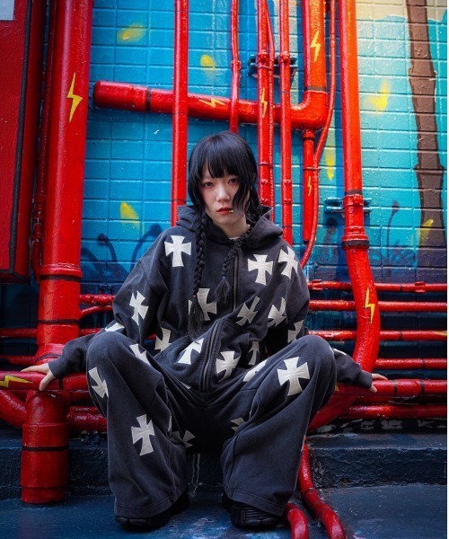 UNKNOWN LONDON（アンノウン・ロンドン）の「UNKNOWNLONDON/アンノウンロンドン/LHP別注 Leather Cross  Zip Hoodie（パーカー・メンズ・ブラック/ホワイト・M/L/XL）」の16枚目の写真