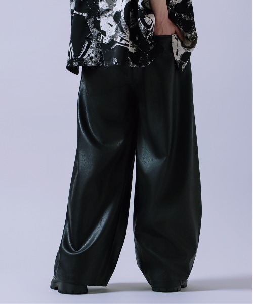 Crownor（クラウノアー）の「PU タック ワイドパンツ（スラックス・メンズ・チャコール/ブラック・SMALL/MEDIUM/LARGE）」の7枚目の写真