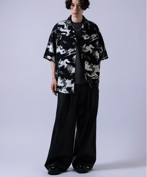 Crownor（クラウノアー）の「PU タック ワイドパンツ（スラックス・メンズ・チャコール/ブラック・SMALL/MEDIUM/LARGE）」の6枚目の写真