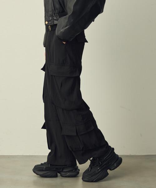 Shoowtime(ショウタイム)の「Double cargo wide slacks / ダブルカーゴワイドスラックス(スラックス・メンズ・ブラック・X-LARGE/MEDIUM/LARGE)」の6枚目の写真