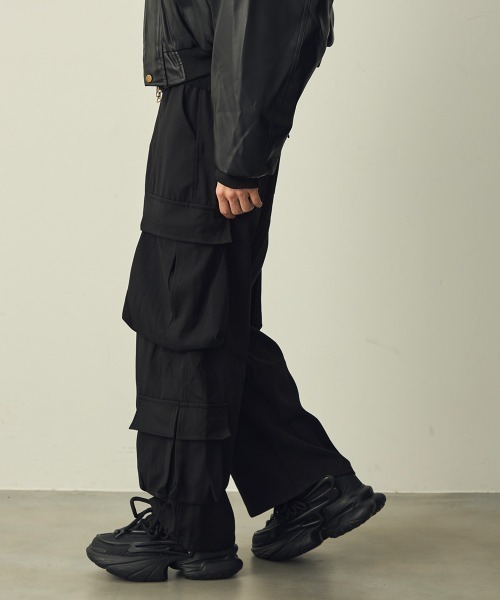 Shoowtime(ショウタイム)の「Double cargo wide slacks / ダブルカーゴワイドスラックス(スラックス・メンズ・ブラック・X-LARGE/MEDIUM/LARGE)」の5枚目の写真