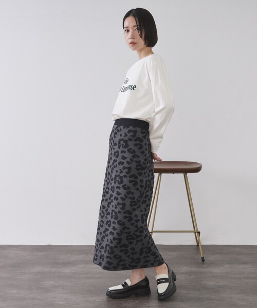 OPAQUE.CLIP(オペークドットクリップ)の「ロングロゴTシャツ【洗濯機OK】(Tシャツ/カットソー・レディース・チャコールグレー/ライトベージュ/ホワイト・00)」の19枚目の写真