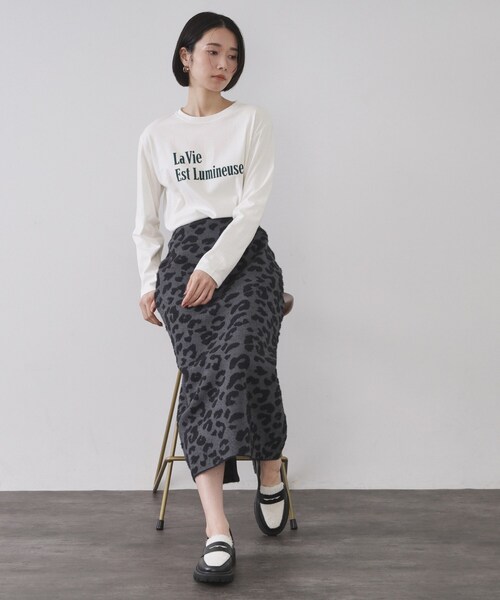 OPAQUE.CLIP(オペークドットクリップ)の「ロングロゴTシャツ【洗濯機OK】(Tシャツ/カットソー・レディース・チャコールグレー/ライトベージュ/ホワイト・00)」の18枚目の写真