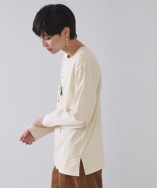 OPAQUE.CLIP(オペークドットクリップ)の「ロングロゴTシャツ【洗濯機OK】(Tシャツ/カットソー・レディース・チャコールグレー/ライトベージュ/ホワイト・00)」の7枚目の写真