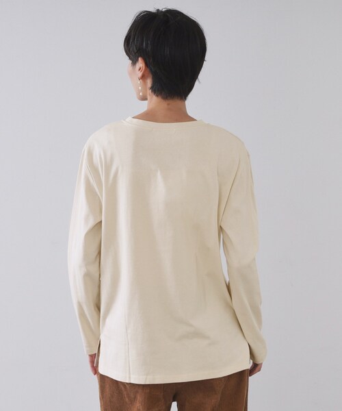 OPAQUE.CLIP(オペークドットクリップ)の「ロングロゴTシャツ【洗濯機OK】(Tシャツ/カットソー・レディース・チャコールグレー/ライトベージュ/ホワイト・00)」の6枚目の写真