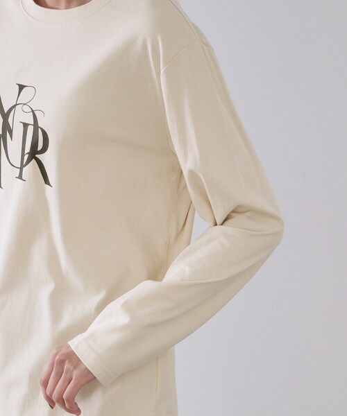 OPAQUE.CLIP(オペークドットクリップ)の「ロングロゴTシャツ【洗濯機OK】(Tシャツ/カットソー・レディース・チャコールグレー/ライトベージュ/ホワイト・00)」の4枚目の写真