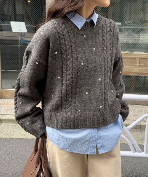 フレディエミュ（fredy emue）/ハート刺繍柄編みニットプルオーバー fredy emue（フレディエミュ）の「ハート刺繍柄編みニットプルオーバー