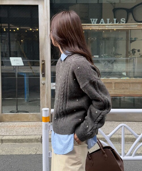 fredy emue（フレディエミュ）の「ハート刺繍柄編みニットプルオーバー