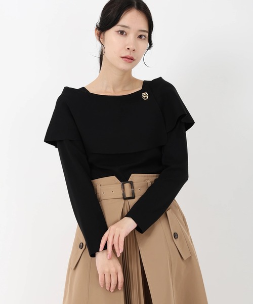 STRAWBERRY-FIELDS（ストロベリーフィールズ）の「シェルストレッチ_釦付きケープ風ニット（ニット/セーター・レディース・ブラック/ピンクベージュ/ローズ・2）」の2枚目の写真