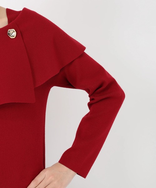 STRAWBERRY-FIELDS（ストロベリーフィールズ）の「シェルストレッチ_釦付きケープ風ニット（ニット/セーター・レディース・ブラック/ピンクベージュ/ローズ・2）」の9枚目の写真