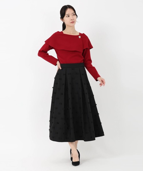 STRAWBERRY-FIELDS（ストロベリーフィールズ）の「シェルストレッチ_釦付きケープ風ニット（ニット/セーター・レディース・ブラック/ピンクベージュ/ローズ・2）」の11枚目の写真