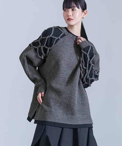 kOhAKU(コハク)の「『異素材ドッキングクロスデザインニット』(ニット/セーター・レディース・チャコール/ブラック・FREE)」の12枚目の写真