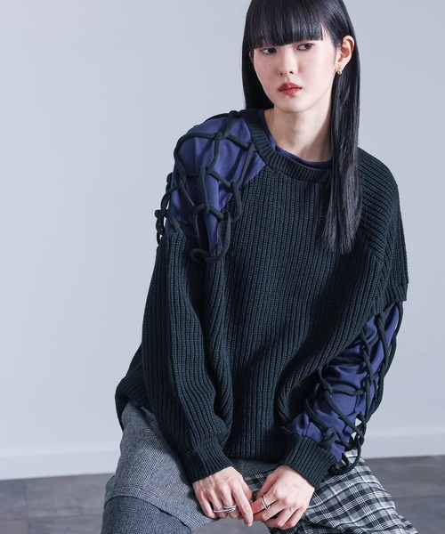 kOhAKU(コハク)の「『異素材ドッキングクロスデザインニット』(ニット/セーター・レディース・チャコール/ブラック・FREE)」の3枚目の写真