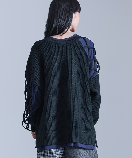 kOhAKU(コハク)の「『異素材ドッキングクロスデザインニット』(ニット/セーター・レディース・チャコール/ブラック・FREE)」の4枚目の写真