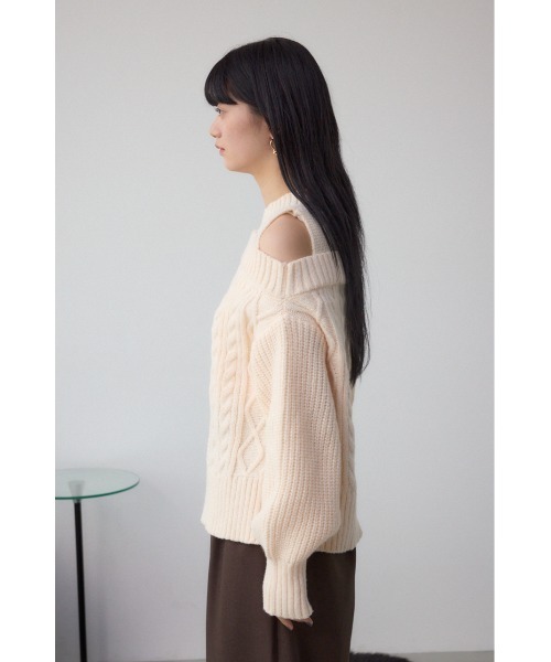 AZUL by moussy(アズールバイマウジー)の「オープンショルダーケーブルニット(ニット/セーター・レディース・杢グレー/アイボリー/ブラック・SMALL/MEDIUM)」の8枚目の写真