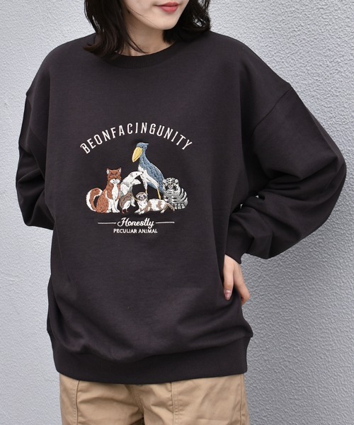 Bleu Bleuet(ブルーブルーエ)の「アニマル刺繍スウェット(スウェット・レディース・レッド/チャコール/キナリ・FREE)」の1枚目の写真